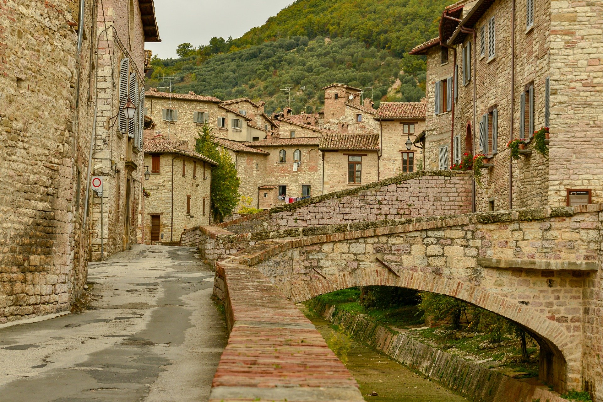 L italy. Умбрия Италия. Тоскана Италия Борго. Умбрия Губбио. Деревни провинции Умбрия Италия.